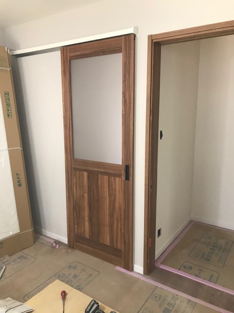 建具吊り込み及び棚造作